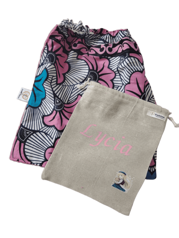 Bavoir maternelle avec son sac de rangement